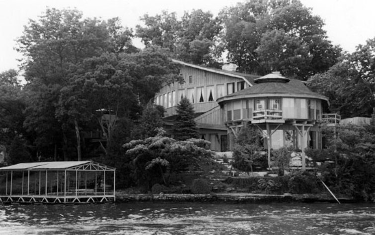 Barry Gibb vende casa que era propriedade de Johnny Cash por $2M