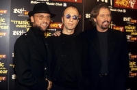 RED081124BEEGEES04_009