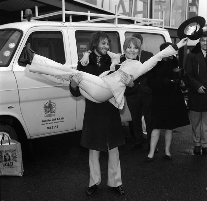 luluarrivingatheathrowairportmar1969