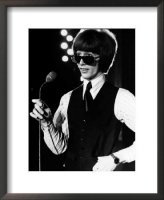 4475758robin-gibb-playing-his-first-solo-gig-after-his-split-from-the-bee-gees-1969-posters